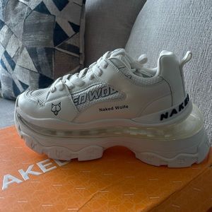 Wind,  the new chunky sneaker is made from a mesh and leather mixed